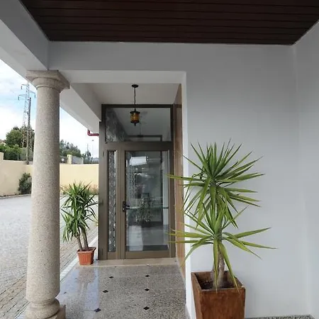 Πανσιόν Senhor Dos Perdoes Local 3*