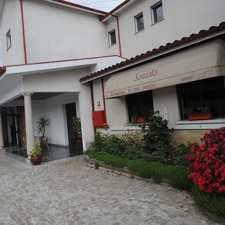 Πανσιόν Senhor Dos Perdoes Local